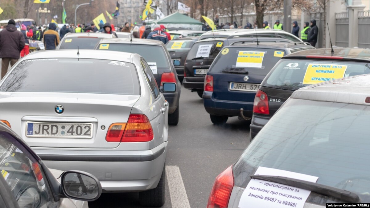 В правительстве назвали пункты пропуска на границе, где владельцы авто на  «еврономерах» блокируют дв