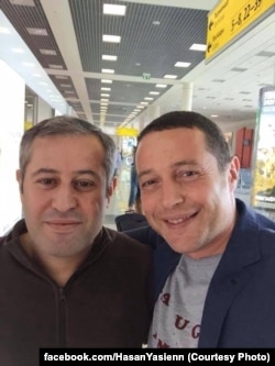 Хасан Ясин (слева) в аэропорту Шереметьево с предпринимателем Георгием Джапаридзе, который, как и многие другие неравнодушные люди, помогал застрявшим в транзитной зоне беженцам