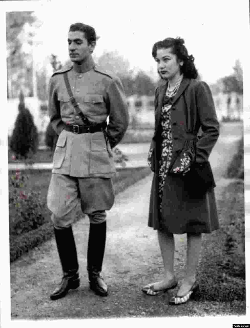 Муҳаммад Ризои Паҳлавӣ&nbsp; ва шоҳдухтар Фавзия Фуод дар Миср.