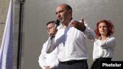 Armenia - Edmon Marukian, the leader of the Bright Armenia Party, speaks at an election campaign meeting in Yerevan, June 18, 2021.