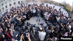 Armenia - Opposition leader Raffi Hovannisian holds a news conference in Liberty Square, 13Mar2013.