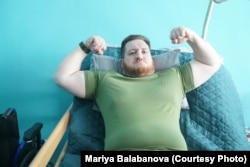 Ветеран Олег Симороз під час зйомок фільму «Втомлені»