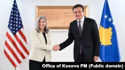 Senatorja Ernst dhe kryeministri në detyrë, Albin Kurti.