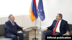 France -- Venice Commission President Gianni Buquicchio (L) meets with Armenian Prime Minister Nikol Pashinin, Strasbourg, April 11, 2019.