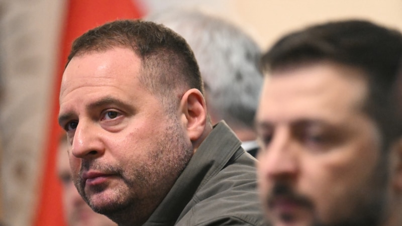 Jep dorëheqje shefi i stafit të Zelenskyt, pasi hetuesit kundër korrupsionit ia bastisën zyrën