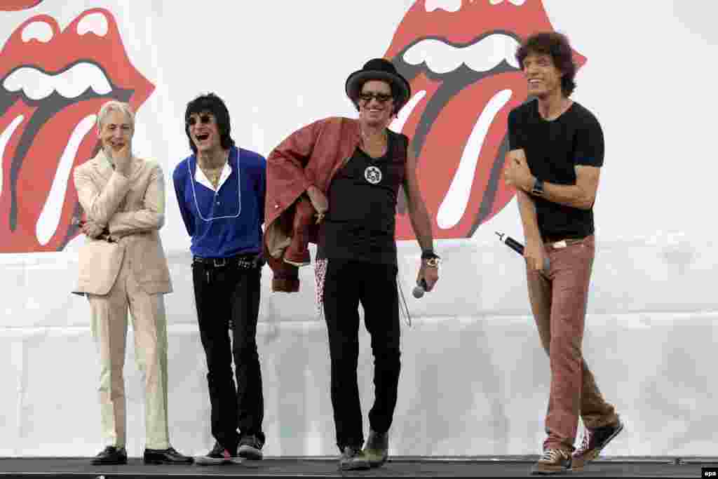 The Stones announce their 2005 world tour in New York.