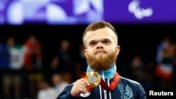 Двукратный паралимпийский чемпион Давид Дегтярев, пауэрлифтер из Казахстана