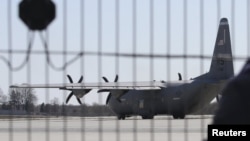 Pamje e aeroplanit transportues amerikan të tipit Hercules 