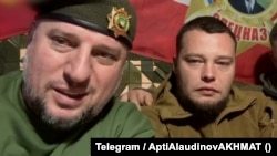 Алаудинов и неонацист Алексей Мильчаков, известный тем, что в 2011 году выложил в сеть фотографии того, как он убивает щенка, расчленяет его и съедает. Также он называл Адольфа Гитлера своим вдохновителем