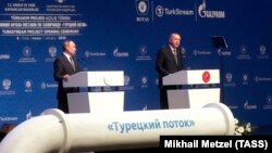 Președinții Recep Tayyip Erdogan și Vladimir Putin la deschiderea ceremoniei de lansare a TurkStream la Istanbul, 8 ianuarie 2020