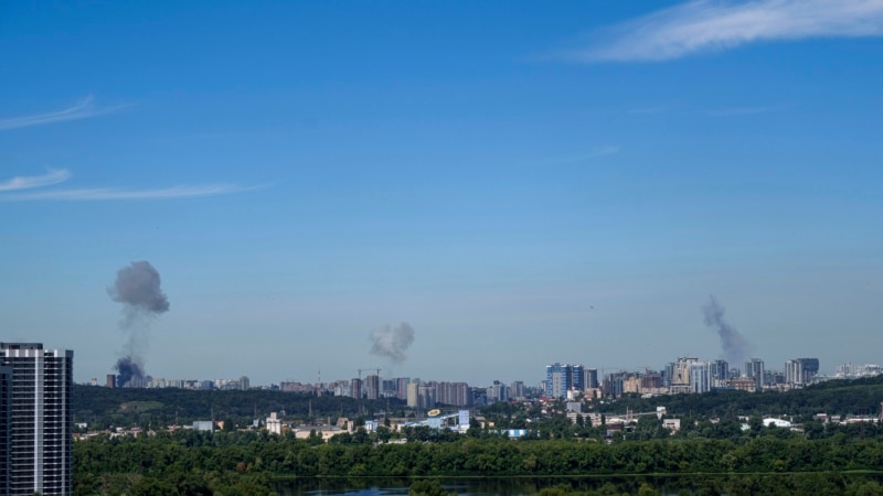 После повторной атаки РФ в одном из районов Киева поврежден медцентр, есть погибшие – власти города