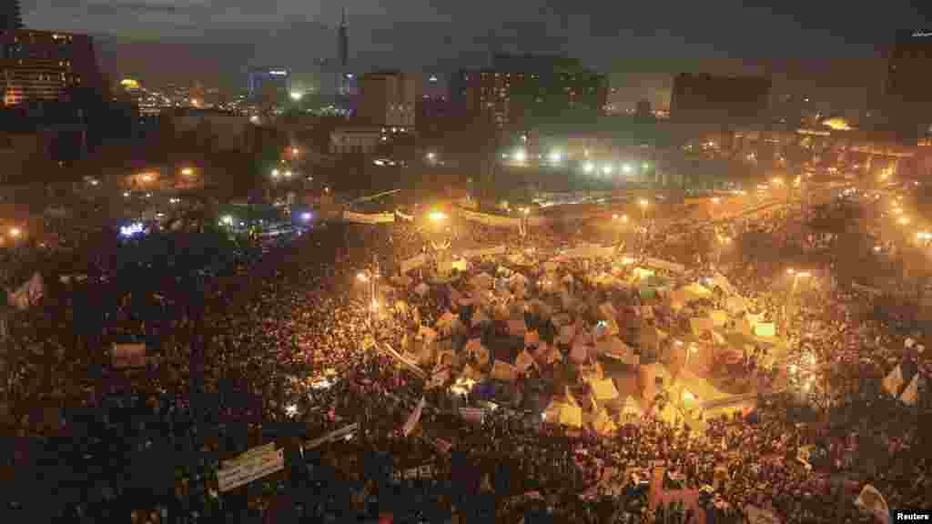 A general view of protesters chanting antigovernment slogans in Tahrir Square in Cairo on November 30. Thousands of Egyptians protested against President Muhammad Morsi after an Islamist-led assembly raced through approval of a new constitution in a bid to end a crisis over the Islamist leader&#39;s newly expanded powers. (Reuters/Mohamed Abd El Ghany)