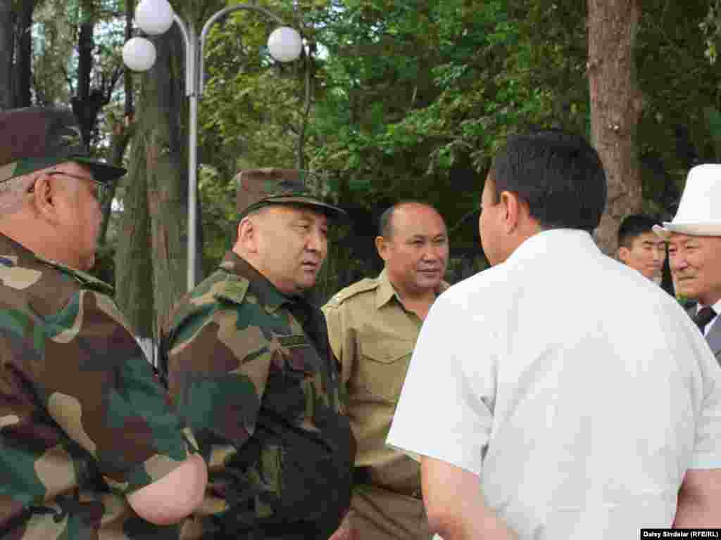 Marat Imankulov (in the camouflage), the deputy head of Kyrgyzstan’s national security committee and director of the country’s antiterrorist center, ahead of the start of the commemoration ceremonies in Osh. Photo by RFE/RL's Daisy Sindelar 