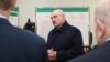 Аляксандар Лукашэнка падчас візыту на Завод газэтнай паперы, 24 студзеня