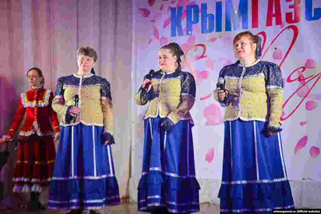 Пісні в традиційних російських сарафанах – класика сучасних кримських конкурсів талантів