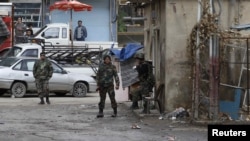 Сирия -- Дамаскинин Аин Тарма аймагын кайтарган аскерлер. 2012-жылдын 26-январы.