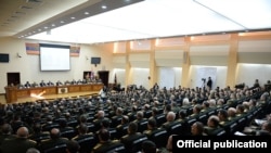 Armenia - President Serzh Sarkisian chairs a meeting with the country's top military officials, Yerevan, 26Jan2015.