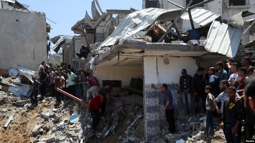 Urmările unui atac israelian asupra unei case, în Jabalia, Gaza. 23 mai 2025. 