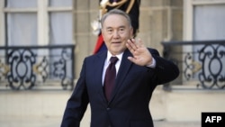 France - Kazakhstan President Nursultan Nazarbayev leaves after the signature of partnership agreements with French President Nicolas Sarkozy at the Elysee Palace, Paris, 27Oct2010