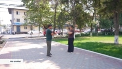 "Мектепте жок китеп базарда турат"