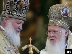 Патриарх Кирилл во время встречи с Патриархом Константинопольским Варфоломеем в 2010 году