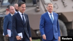 Dutch Prime Minister Mark Rutte (left) and Romanian President Klaus Iohannis visit the NATO battlegroup situated in Cincu, Romania, in October 2022.