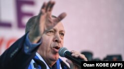 Turski predsjednik Redžep Tajip Erdogan na predizbornom skupu