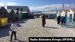 Архивска фотографија - Мигранти во транзитниот камп Вунојуг во Гевгелија на македонско-грчката граница. 