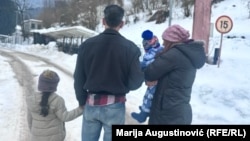 Porodica koja je izbjegla iz Irana smještena je u kamp Ušivak u blizini Sarajeva, 20. januar 2026.