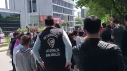 Diňle: Russiýada, Türkiýede işleýän türkmen migrantlary 'görýän görgülerini' gürrüň berýärler