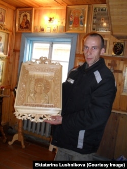 Заключенный Андрей Иосифов в лагерной церкви