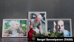 Flowers outside Moscow's Central House of Journalists in memory of three Russian journalists killed in the Central African Republic (Left to right: Aleksandr Rastorguyev, Kirill Radchenko, and Orkhan Dzhemal)