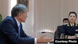 Президент Алмазбек Атамбаев менен Аида Салянова