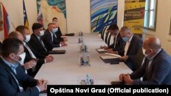 Satanak ministra spoljnih poslova i ekonomskih odnosa BiH Staše Košarca sa predstavnicima opština Novi Grad, Kostajnica i drugih o odlagalištu otpada na Trgovskoj gori