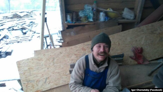 Ігор Чернецький на будівництві реабілітаційного центру «Бандерівський схрон»
