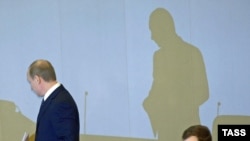 Dmitry Medvedev (right) with Vladimir Putin -- is he president or just the weakest of a triumvirate? 