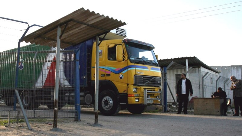 Hyn në Gazë kamioni i parë me dërgesa të naftës