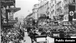 Գերմանիան իրականացրել է Ավստրիայի anschluss-ը, մարդիկ ողջունում են նացիստներին, արխիվ, Վիեննա, 15 մարտի, 1938թ.