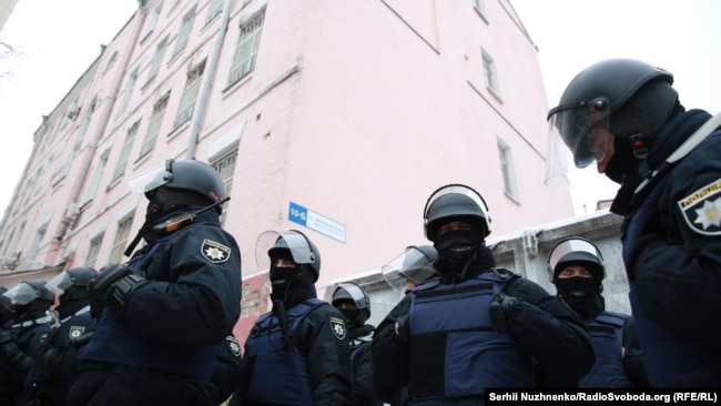 Полиция у здания суда, 15 февраля 2018
