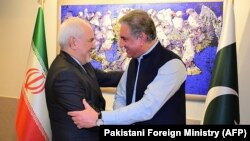 Pakistani Foreign Minister Shah Mehmood Qureshi (right) greets Iranian counterpart Mohammad Javad Zarif at the Foreign Ministry in Islamabad on May 24.