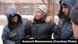 Алексей Мананников, очередное задержание. Новосибирск, 2012 г.