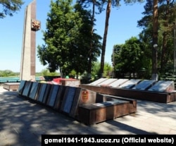 Пам’ятник на братській могилі радянських воїнів, які загинули при форсуванні річки Сож. Серед загиблих було багато мобілізованих мешканців Стародубщини. Додому повернулася лише десята частина мобілізованих. Селище Чонки, Гомельська область, Білорусь