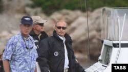 Джордж Буш (с) һәм Владимир Путин, Буш әтисенең утырмасында, 02.07.2007