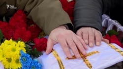 На майдані Незалежності попрощалися з бійцем, який загинув на Світлодарській дузі (відео)