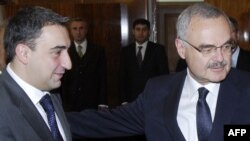 Վրաստանի եւ Ադրբեջանի վարչապետներ Նիկա Գիլաուրի (ձախից) եւ Արթուր Ռասիզադե, արխիվային լուսանկար