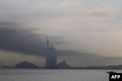 Snažne eksplozije potresle su Dubai, 13. marta 2026.