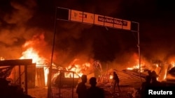 Incendiile au făcut ravagii după un atac israelian asupra unei zone din Rafah. 