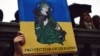 Плакат на акції протесту проти російського вторгнення до України. Лондон, Велика Британія, 5 березня 2022 року