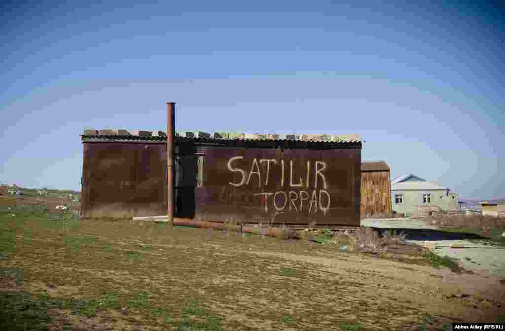 Bu ərazidə satılan torpağın sotu 4 min azn-dir.