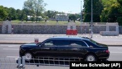 Швейцария. Автомобиль с президентом России Владимиром Путиным едет к "Вилла-ла-Гранж" на встречу с президентом США Джо Байденом. 16 июня 2021 года